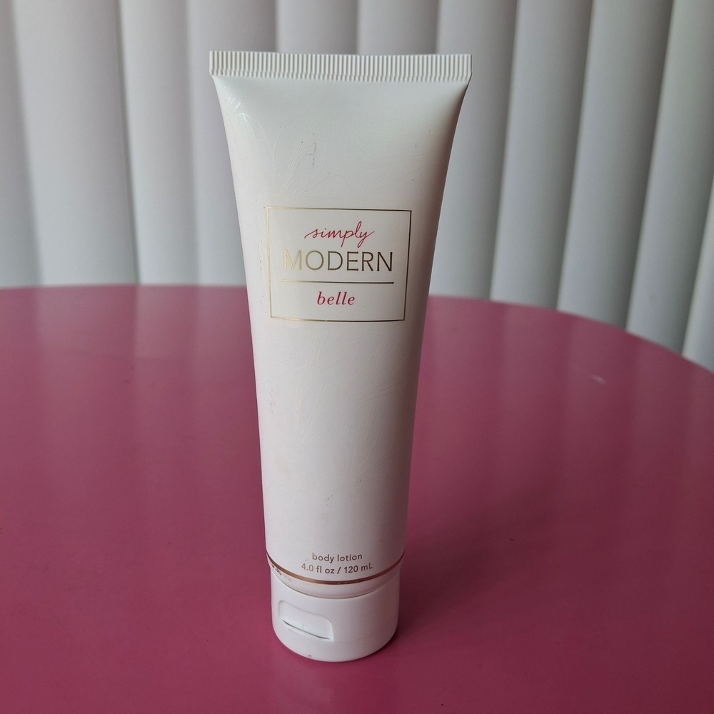Simply Modern Belle Body Lotion 4.0 fl oz 120mL Grapefruit Cedarwood The Limited